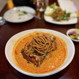 Lotus of Siam signature dishes Khao Soi
Garlic Prawns
Drunken Noodles